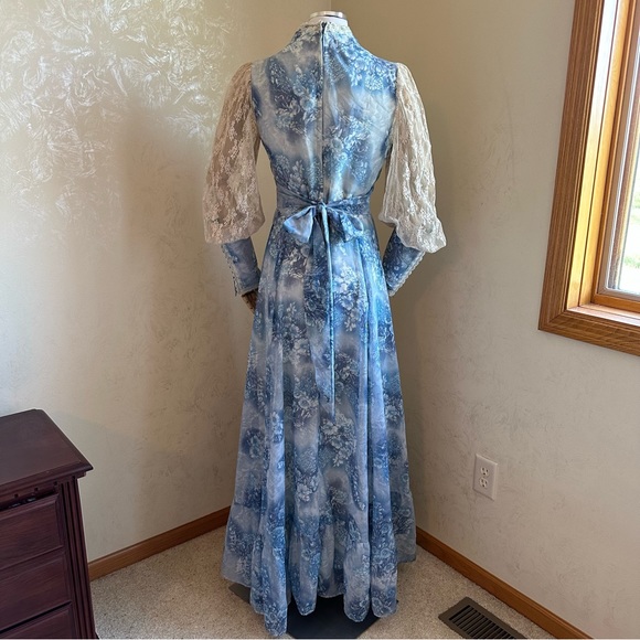 70s Vintage Gunne Sax Blue Floral Lace Boho Renaissance Festival Dress - Picture 7 of 15